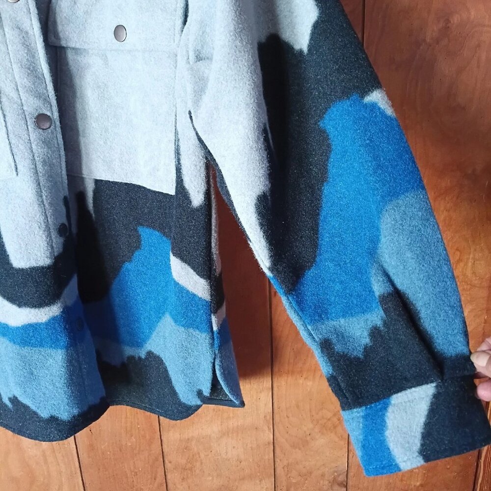 Wild Fable Light Blue Abstract Fleece Shacket Jacket Snap Front Women’s Size S - Picture 3 of 5